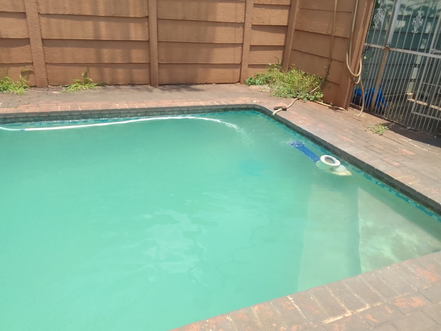 To Let 2 Bedroom Property for Rent in Lower Bo-dorp North West